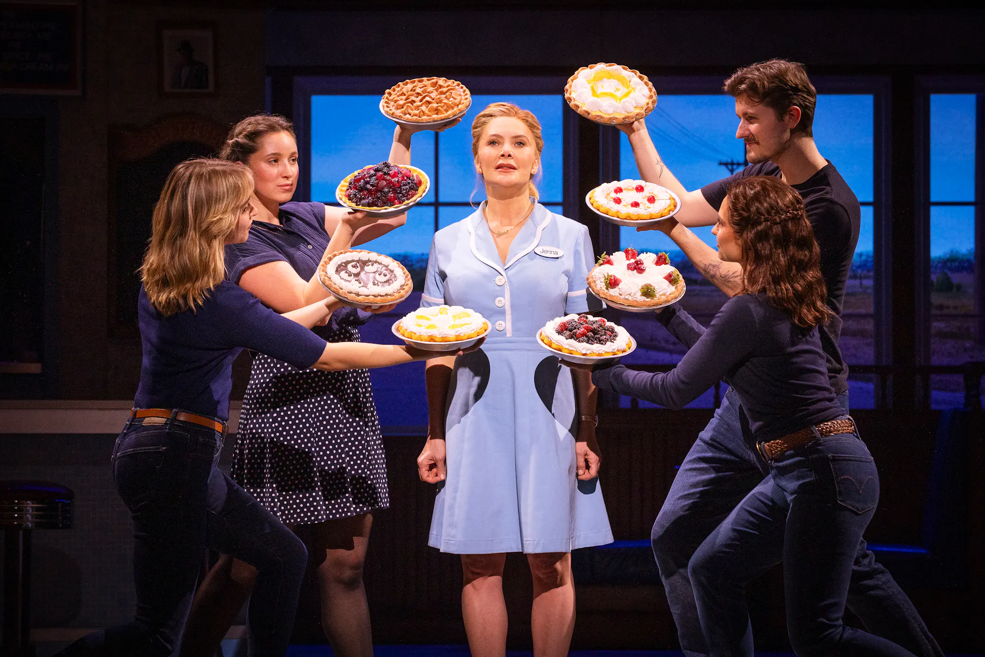 WAITRESS3066